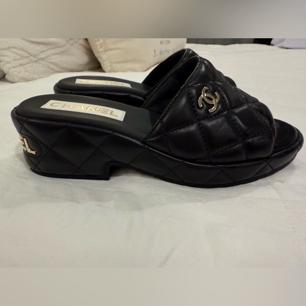 Almost new stunning Chanel sandals, original